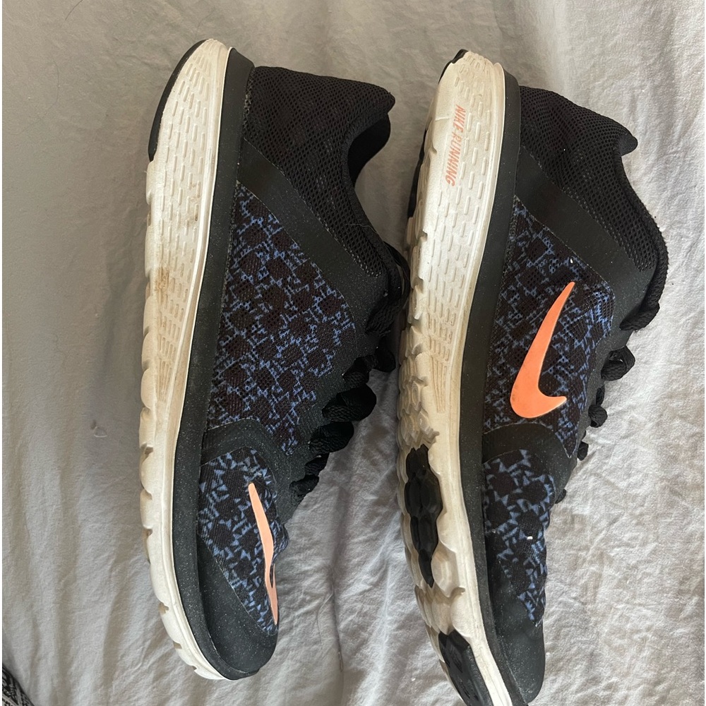Used nikes - Picture 4 of 5